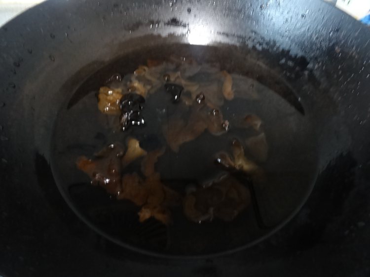 茄子拌木耳步骤3
