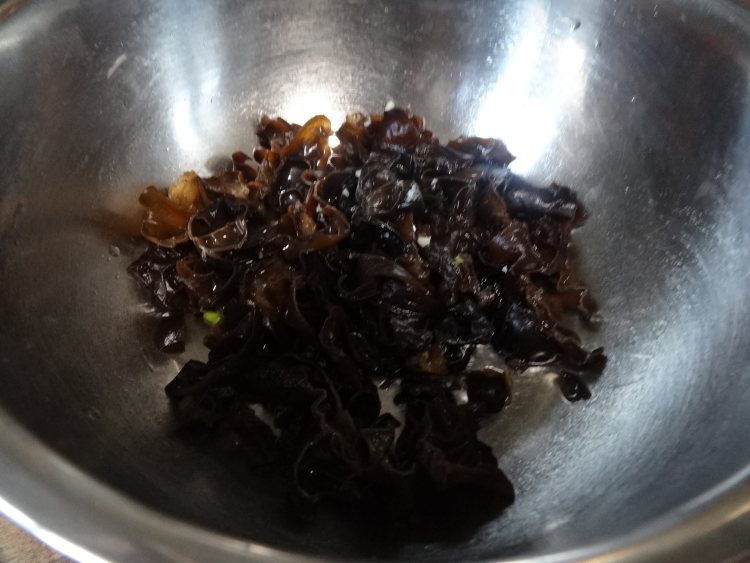 茄子拌木耳步骤6