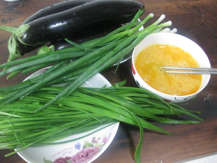 茄子鸡蛋饺子步骤1
