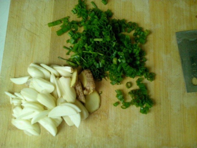 香茄炒五花肉步骤1