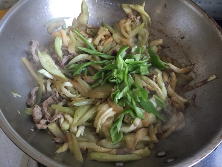 火腿肠肉丝炒茄子步骤10