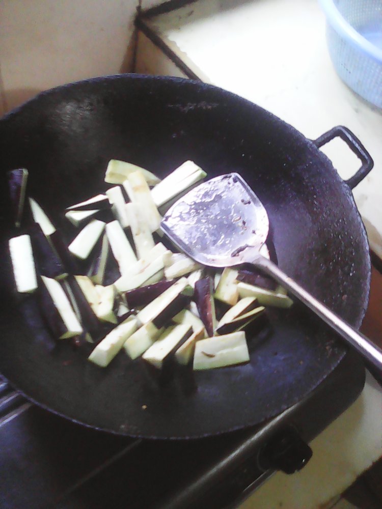 肉味茄子条步骤2