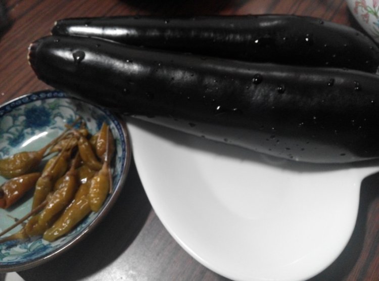 凉拌鱼香茄条步骤1