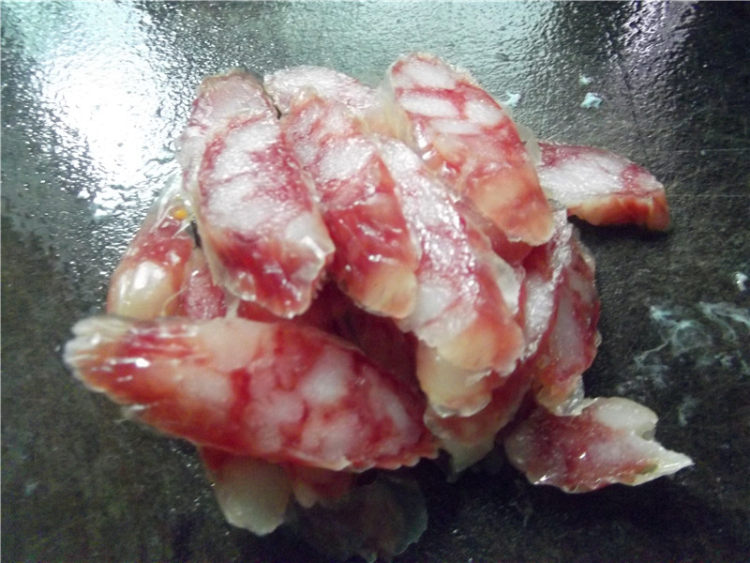 腊肠炒茄子步骤3