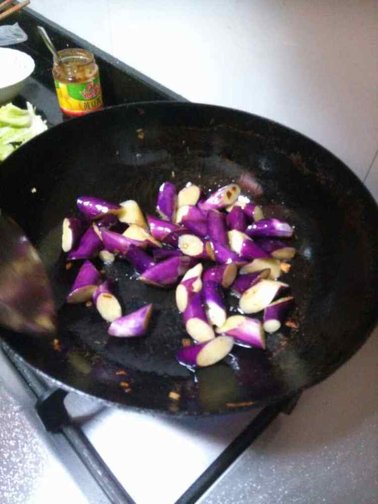 肉末炒茄子步骤2