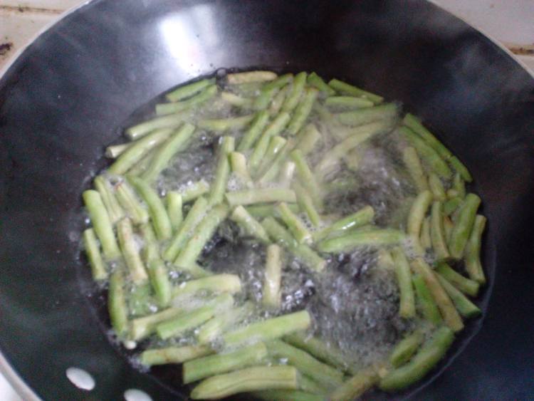 蒜香茄子炖豆角步骤5