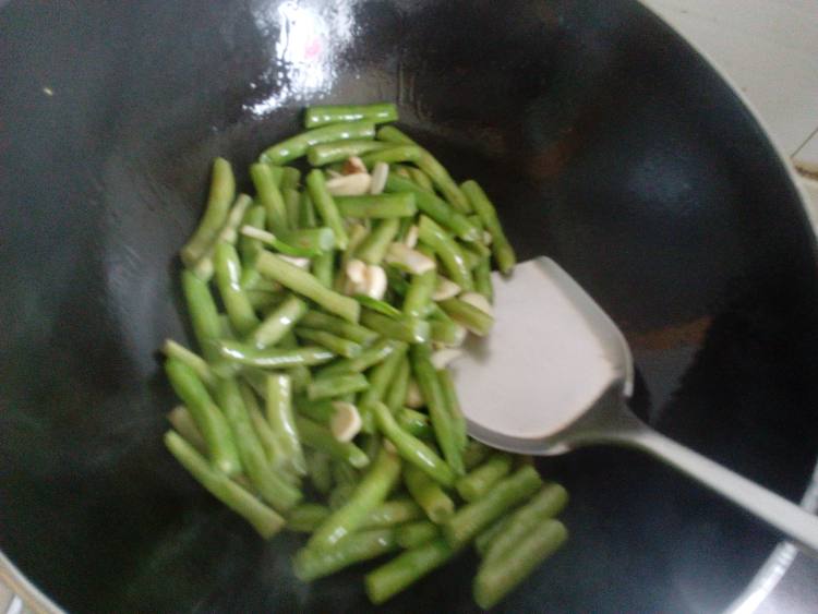 蒜香茄子炖豆角步骤7