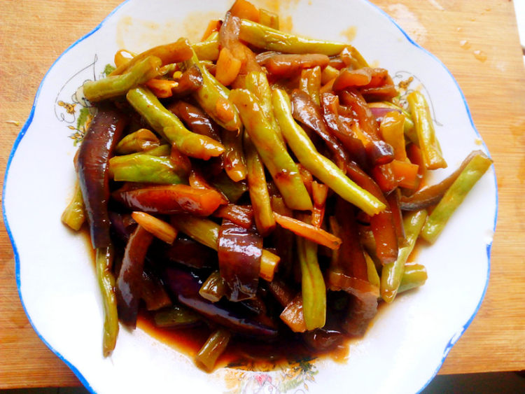 蒜香茄子炖豆角步骤11