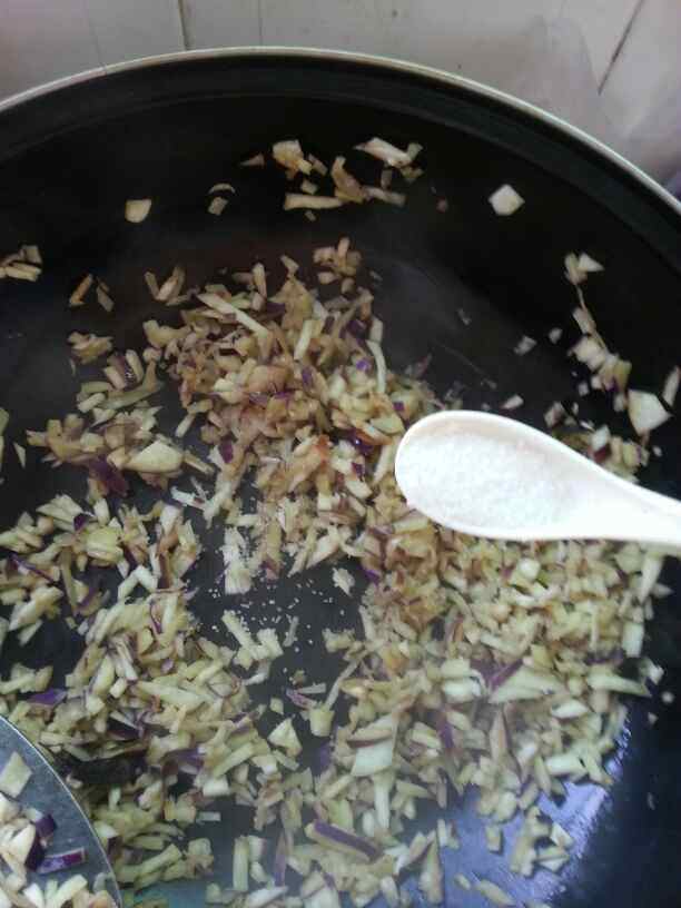 茄子鸡蛋面步骤2