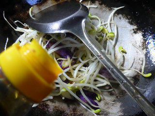 茄子炒黄豆芽步骤6