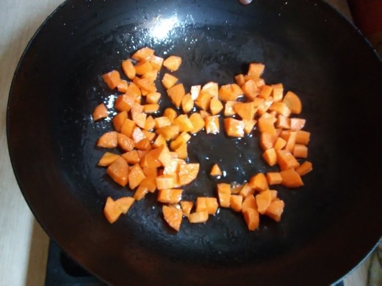 茄子胡萝卜饭步骤5