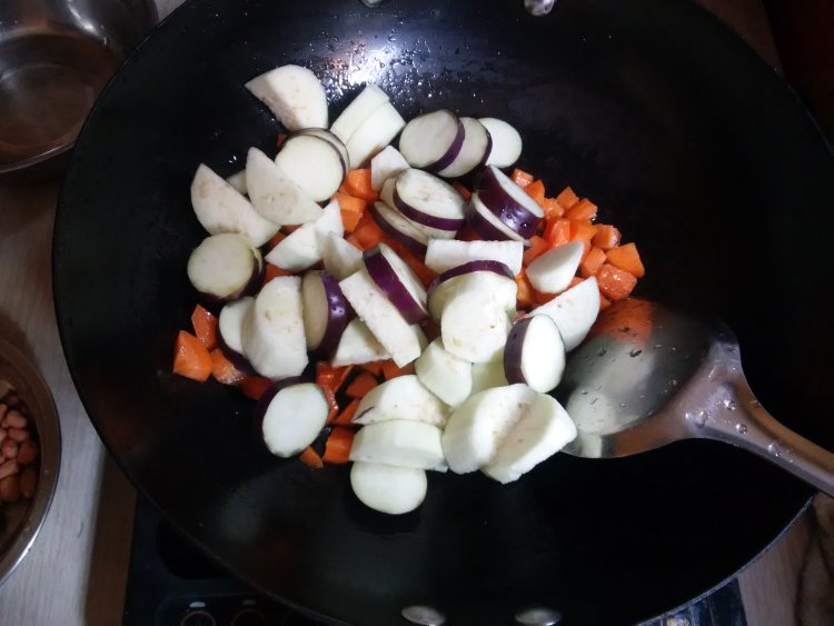茄子胡萝卜饭步骤6