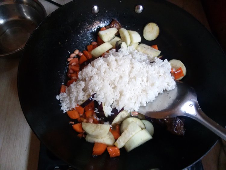 茄子胡萝卜饭步骤10