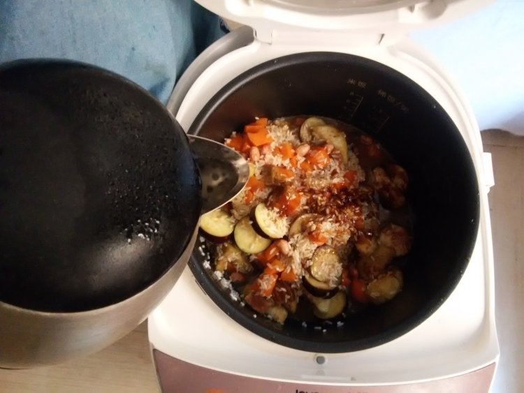 茄子胡萝卜饭步骤11