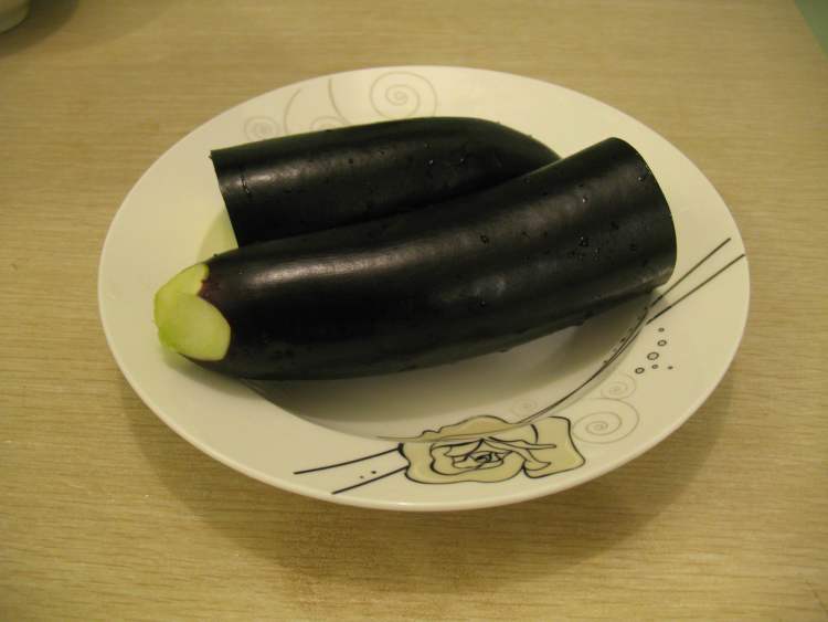 肉末酱茄子步骤1