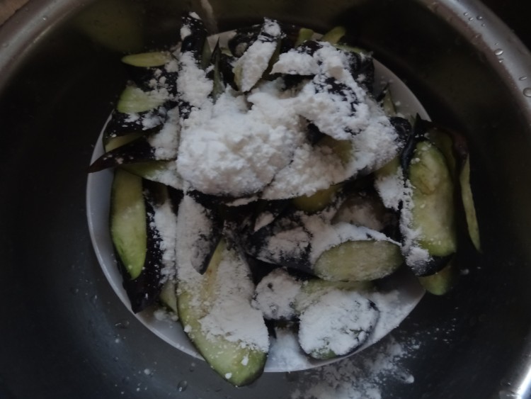 蒜香煎茄子步骤3
