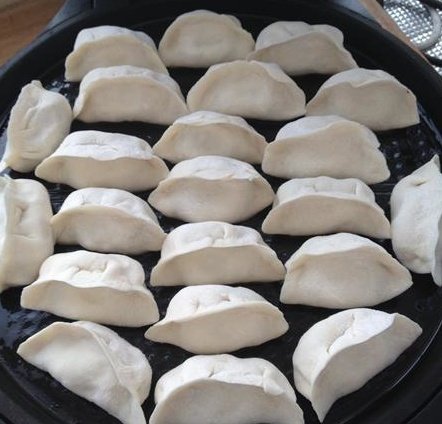 茄子牛肉洋葱馅锅贴步骤7