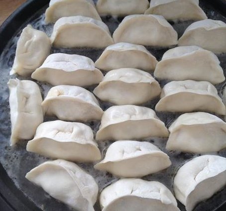 茄子牛肉洋葱馅锅贴步骤10