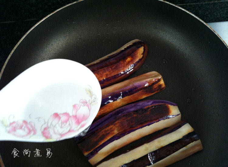 蒜蓉鱼露茄子步骤7