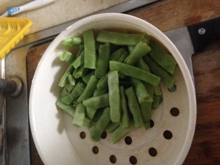 茄子煸四季豆步骤1
