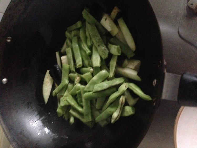 茄子煸四季豆步骤4
