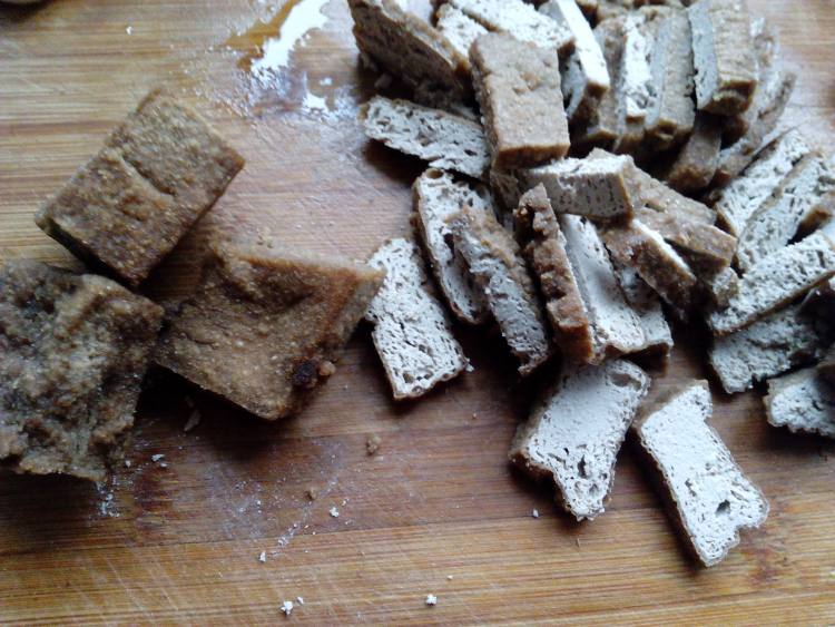 茄子炒豆腐片步骤2