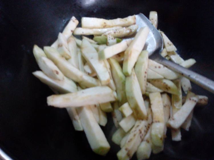 茄子炒豆腐片步骤3
