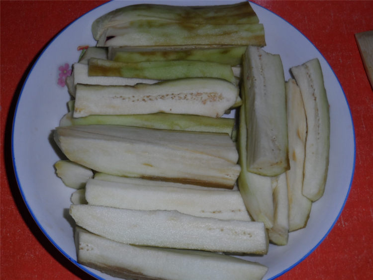 茄子拌黄瓜步骤1