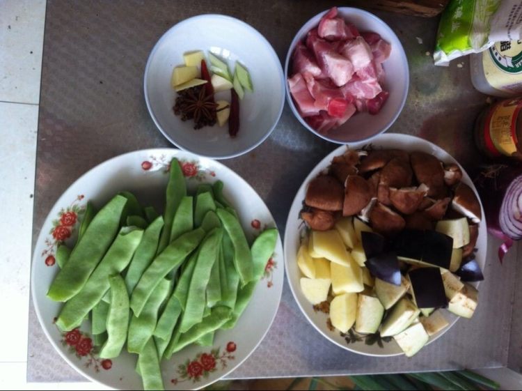 五花肉乱炖步骤1
