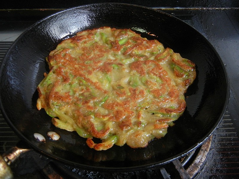 秋风茄丝蛋饼步骤9