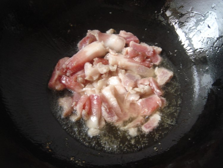 茄片炒肉步骤2