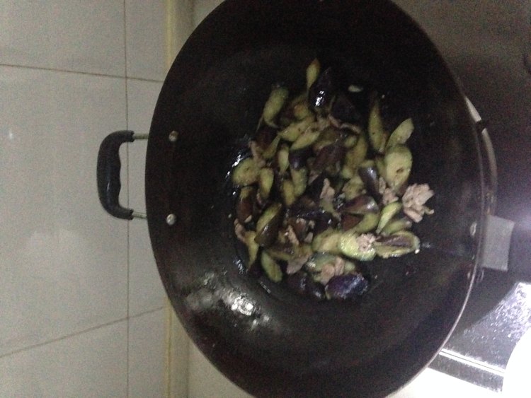 胡萝卜丝炒肉片茄子步骤5