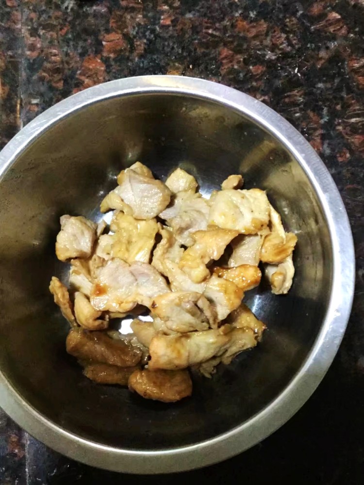 菜椒炒肉片步骤6