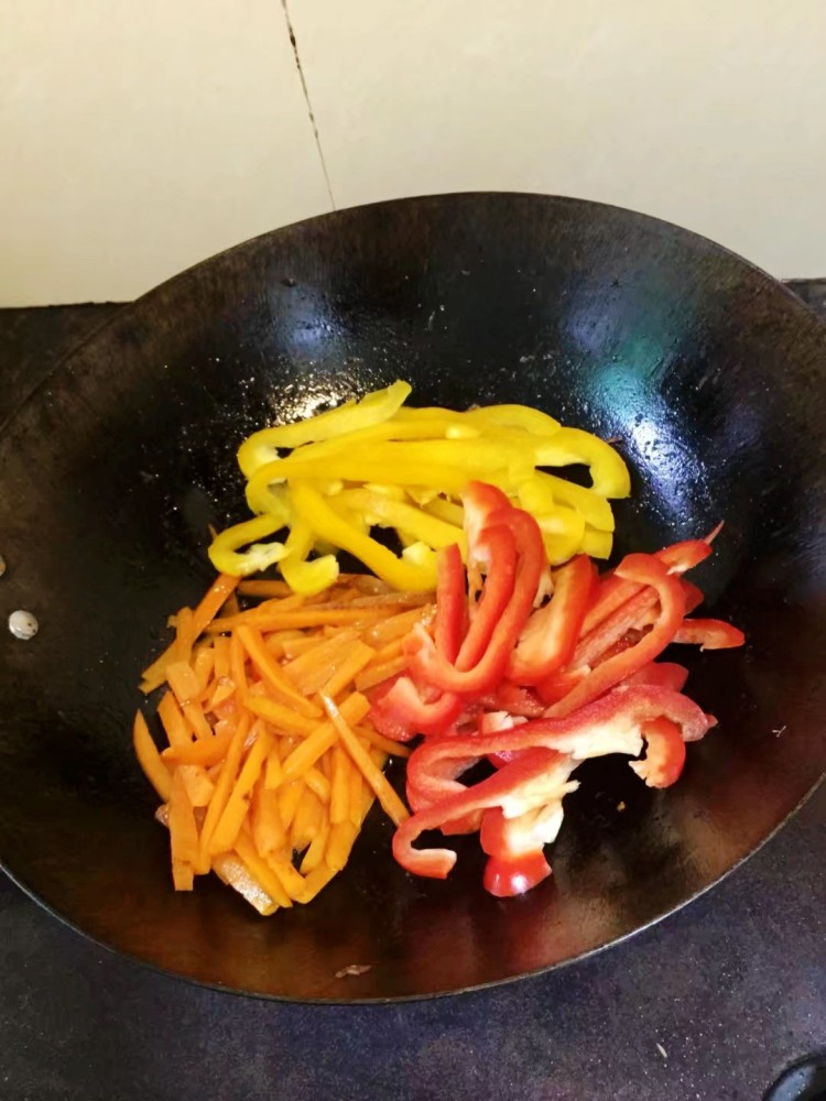 菜椒炒肉片步骤9
