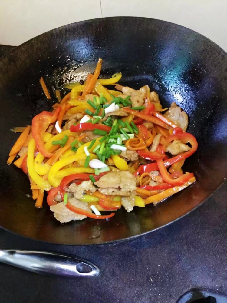 菜椒炒肉片步骤12