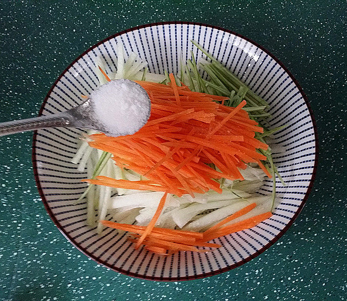 炒瓜皮三丝步骤6