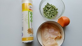 辣味鸡丁拌凉面步骤1