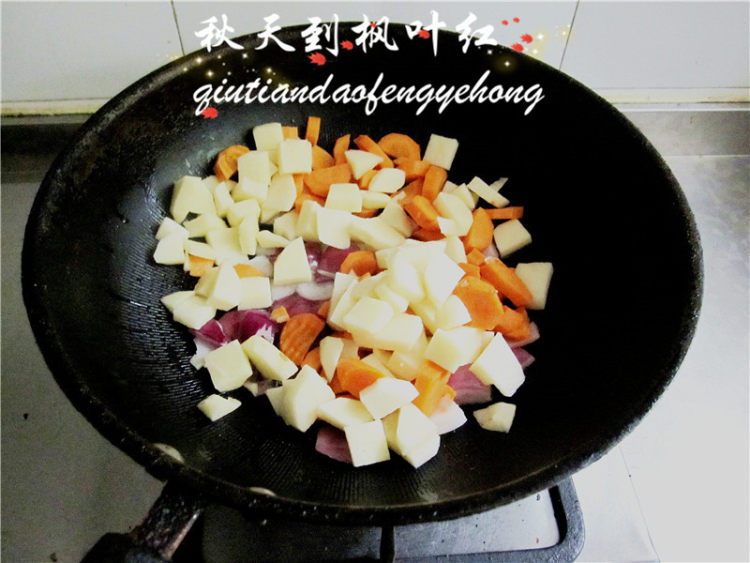 咖喱杂蔬丸子焖饭步骤4