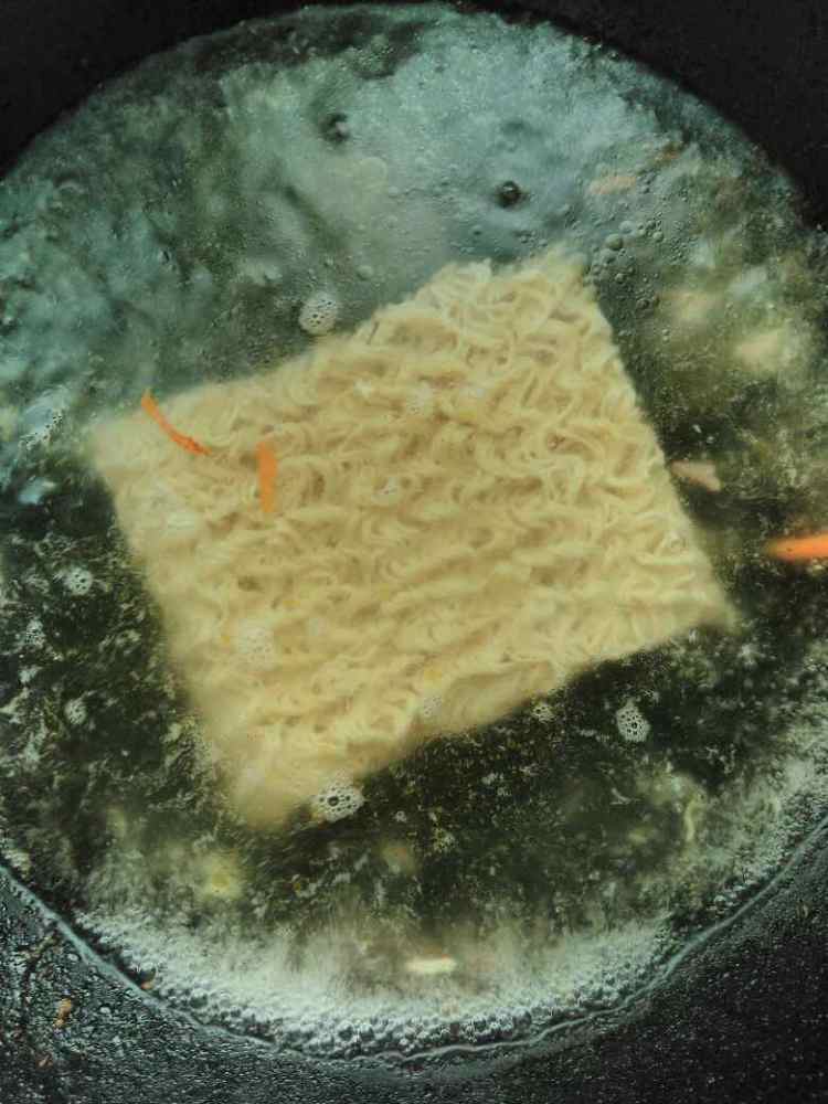 胡萝卜瘦肉面步骤10
