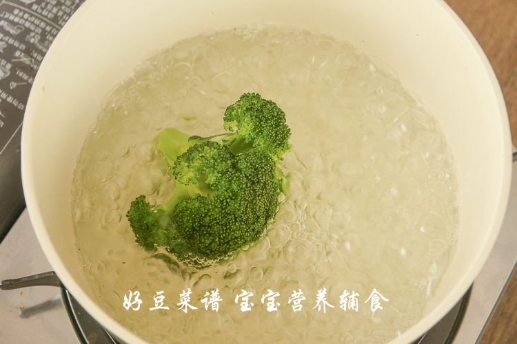 奶香丸子烩意面步骤4