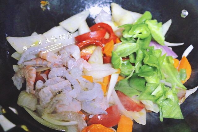 鲜虾芝士焗饭步骤4