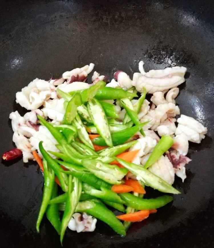 辣炒墨鱼花步骤6