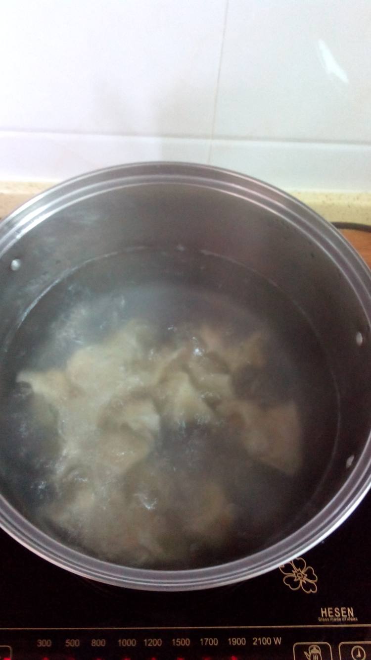 酸汤牛肉馄饨步骤9