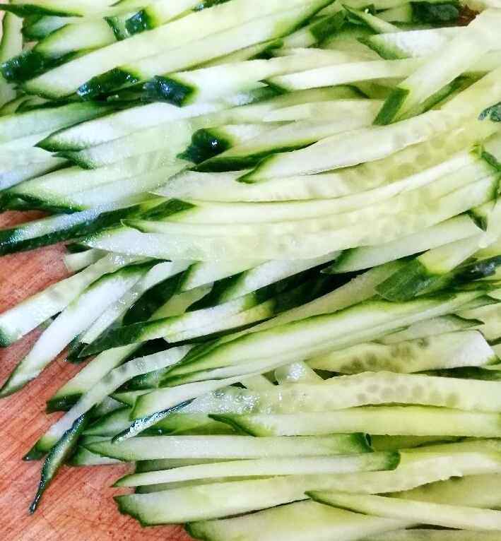豆腐皮拌黄瓜步骤2