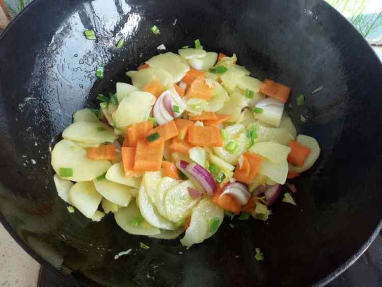 洋葱胡萝卜杏鲍菇炒土步骤5