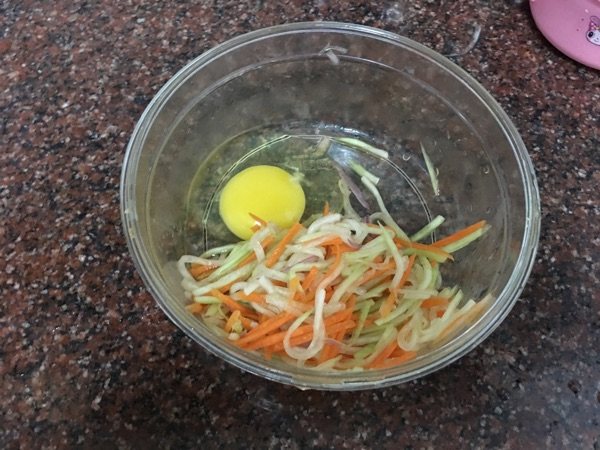 西葫芦胡萝卜鸡蛋饼步骤4