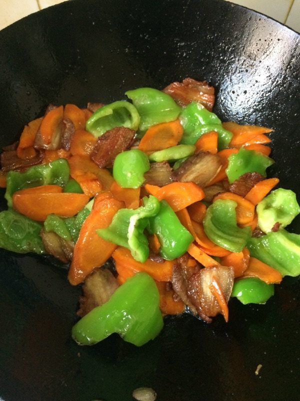 胡萝卜青椒炒肉步骤6