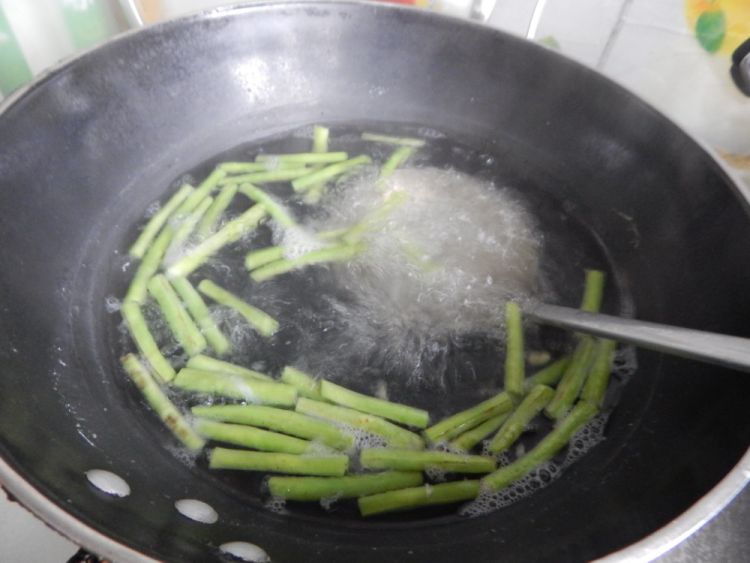 土豆烧豆角步骤2