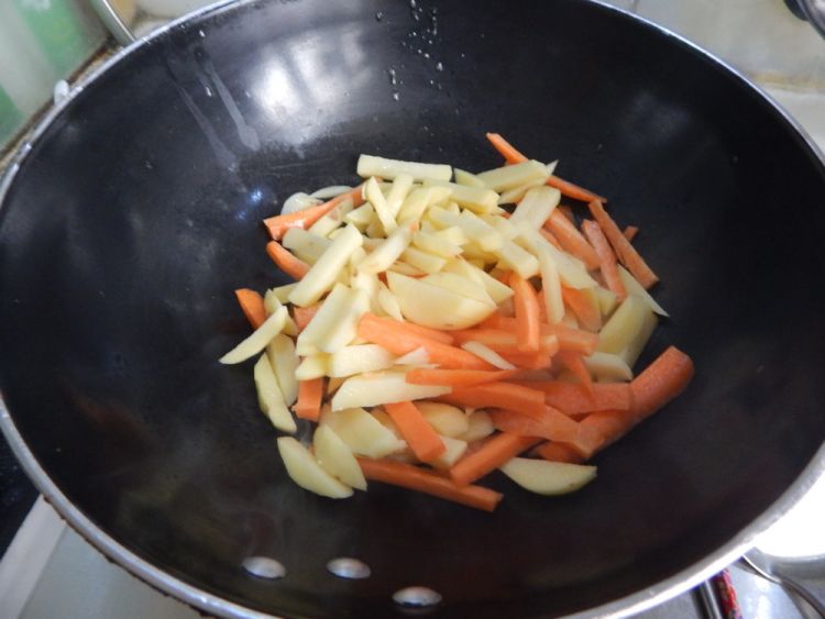 土豆烧豆角步骤4