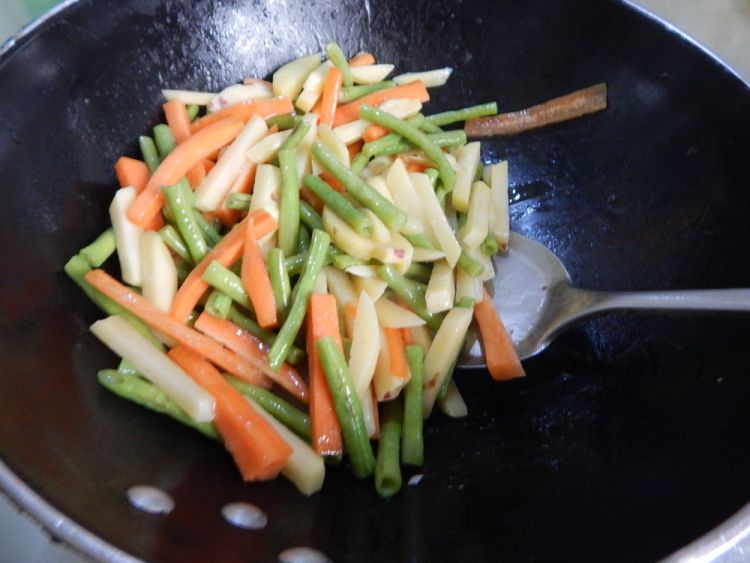 土豆烧豆角步骤7
